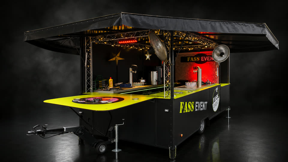 Geöffneter Fass Event Ausschankwagen mit Beleuchtung und Theke